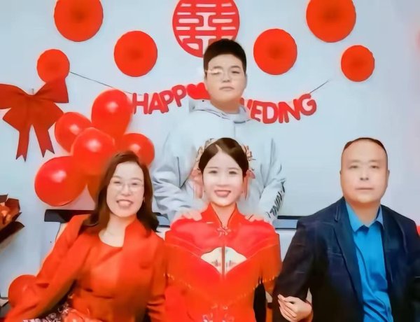 银丰配资 瑶瑶4年前照片被弟弟翻出，金家被曝有千万存款，上班能赚这么多