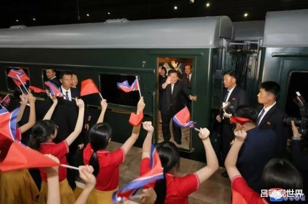 泸深投 在中国办成三件大事, 登上离京专列的金正恩, 对镜头笑得合不拢嘴