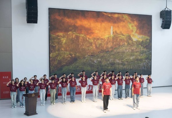 股门在线 “党从这里诞生——上海市珍贵红色档案联展”高校巡展华政开启首展